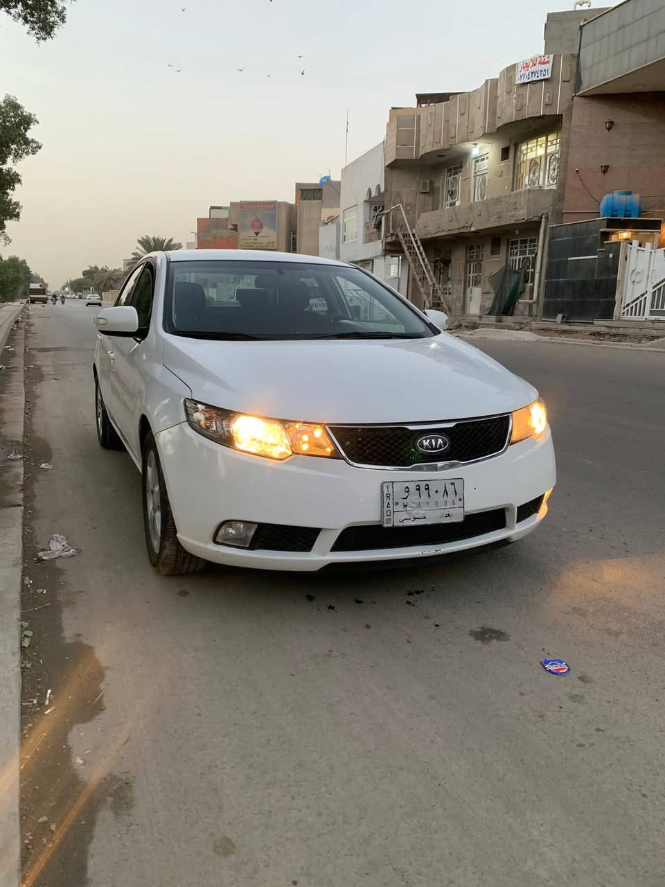 السلام عليكم سيارة سيراتو 2010 ماشية 90 الف كليو مو ميل السيارة خليجي داخل لونين رقم بغداد مكفولة من الصبغ والبديل مكفولة كشر ومكينة وكير شرط مكاني بغداد الامين الثانية رقمي*********** السعر 110
