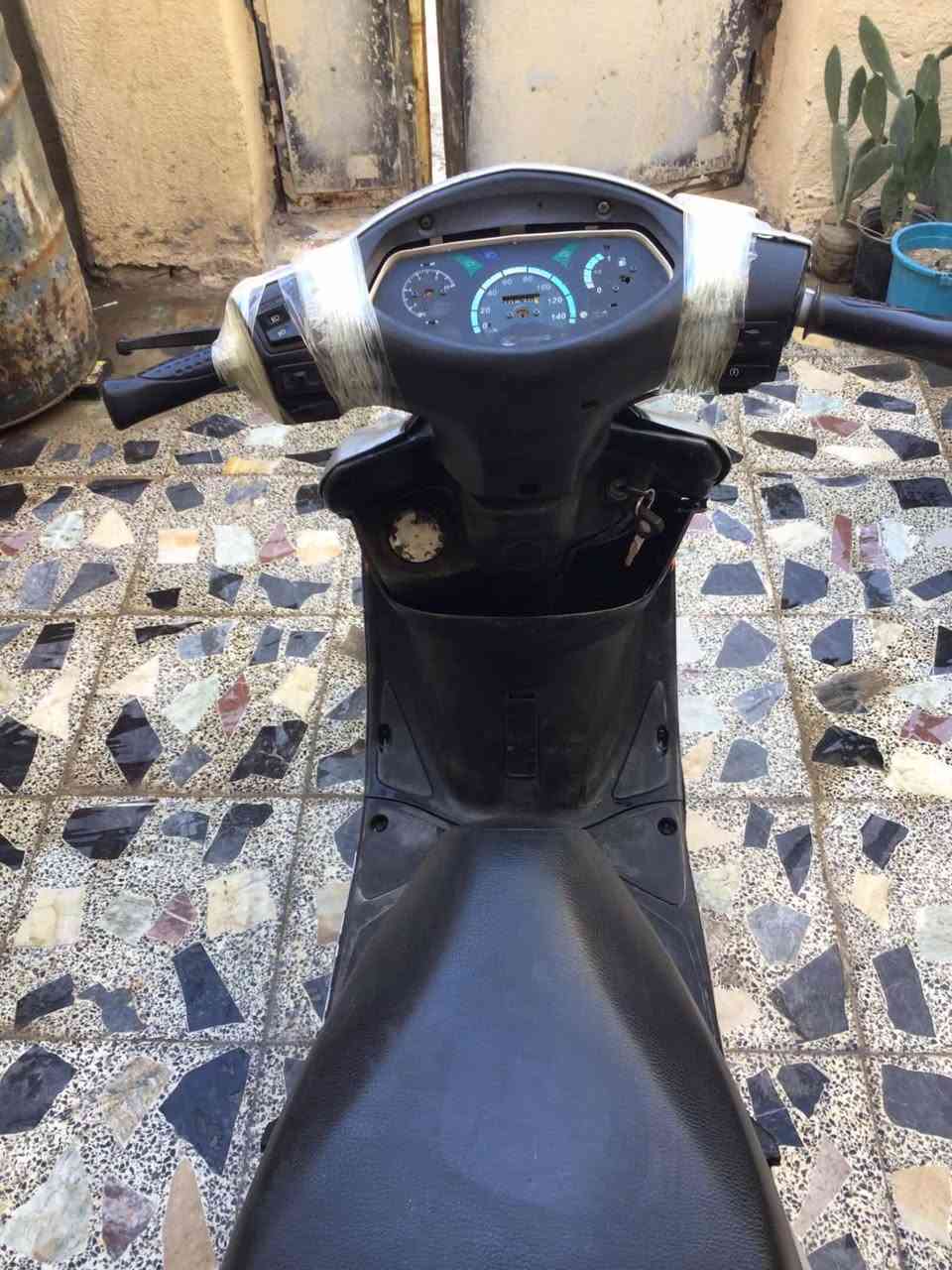 لام عليكم يولد دراجه كامكو نضيفه كلشي شغال بيها وشوفو لفيديو وسعرها ٣٥٠وبيها مجال للطيبين والعنوان القرنه قرب شجره ادم وليحب يتواصل هاذه رقمي بس واتساب شغال ***********
