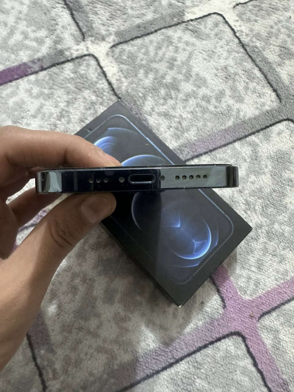 ايفون 12 برو فقط
ذاكره ⚡️ 128 
بطارية 🔋 79
نظافه 🤩 100 
ملحقات كامله 
الجهاز كلشي على البلاد
شرط الفحص والضمان 
السعر 375 $ 

***********
