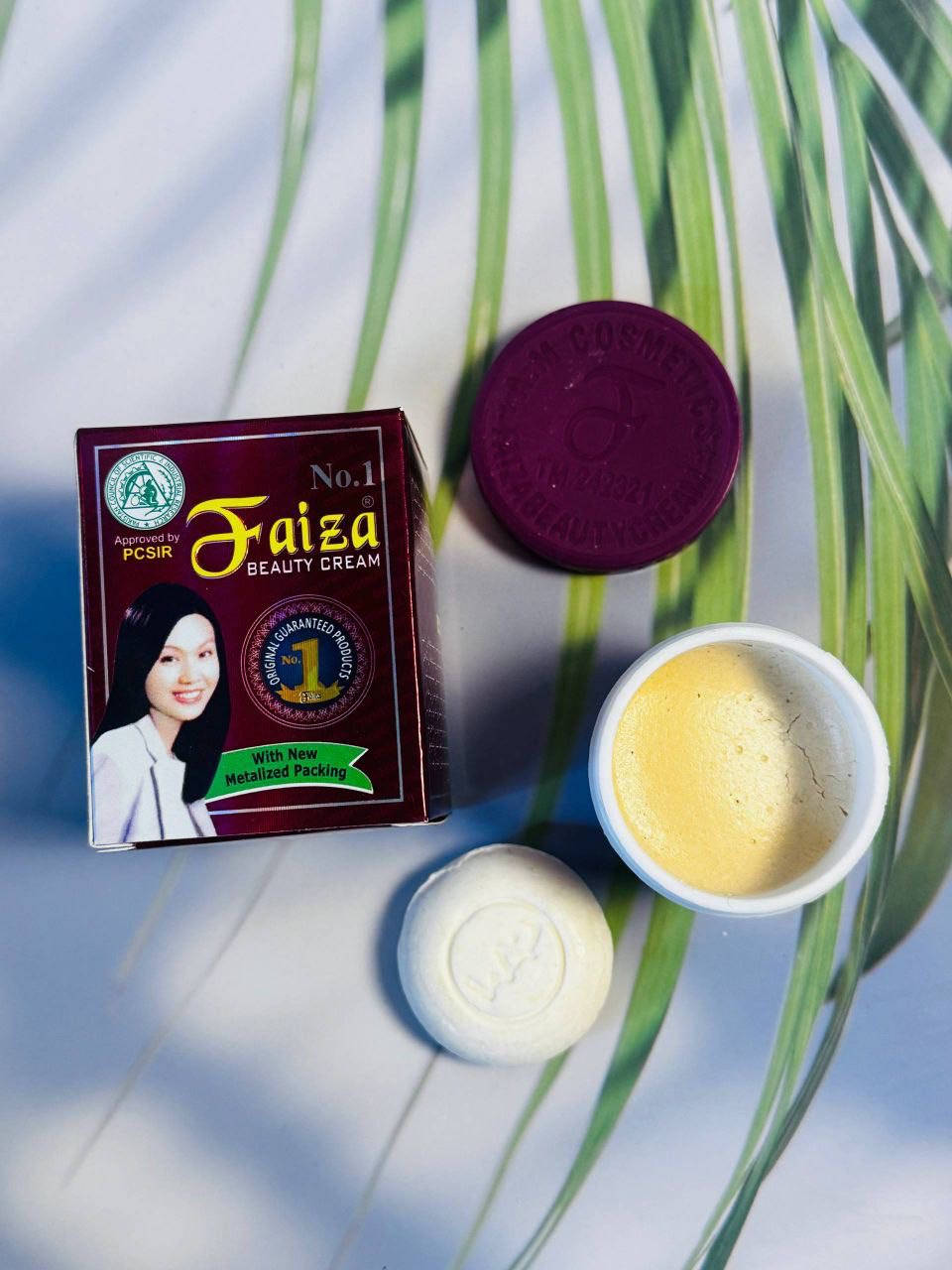 خلطة فايزة الباكستانية 🇵🇰

 خلطة فايزة لتفتيح الوجه والجسم مع الصابونه الخاصه بها 
تعمل على ازالة البثور البارزة  وغيرها من مشاكل حب الشباب. 

يحمي الوجه من الآثار المترتبة على أشعة الشمس ، والظروف القاسية والحساسية بعد ماكياج منتظم. بشكل سريع ومدهش يجعل البشرة ناعمة وطرية ومتوهجة.

الاستخدام المنتظم للفايزا يزيل الحروق والقطع والعلامات الأخرى في الوجه. في الصيف بسبب أشعة الشمس والغبار والتلوث والتعرق ،

 فإن البشرة خاصة تتكون عليها طبقة من الغبار تلتف على الوجه والرقبة على وجه الخصوص. 

كريم الجمال faiza يزيل طبقة الغبار ويجعل البشرة تبدو طازجة وصحية.

 كريم فايزة الجمال مفيد بشكل متساوللرجال والنساء.

طريقة استعمالها 💆
يغسل الوجه أو المنطقه المراد تفتيحها بالصابون جيدا قبل النوم ثم يوضع كميه كافيه من الكريم لمدة سبعة أيام ومن بعد ذلك ستلاحظ الفرق بالاضافه لذلك الحصول على بشره طريه ورطبه طوال اليوم

المنشأ / باكستان  

توصيل جميع المحافظات🇮🇶


**إذا كنت صاحب هذا الإعلان وتريد حذفه لأي سبب، رجاءا أرسل رسالة إلى الدعم الفني**