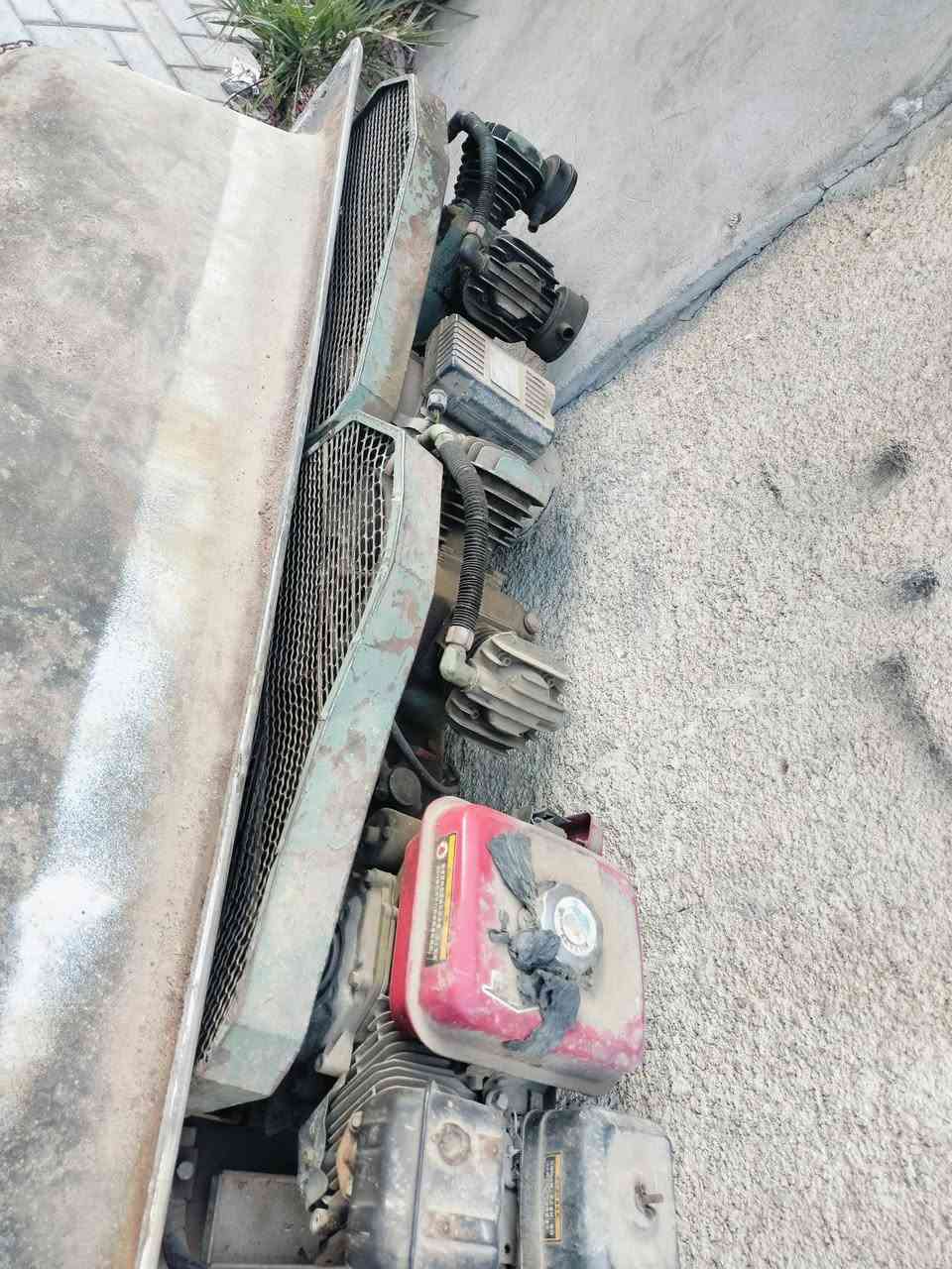 السلام عليكم غراض محل بنجر لبيع
1خالعة مستعملة 20يوم
2تاروسه كمبريسر
3جك عرباين عدد3
4دريل هوه جديد كارتونه
5دريل هوه مستعمل شي قليل
6صونده مستعملة 30متر
7 حوض بانيو قديم وثكيل
السعر  مليون و600
***********
