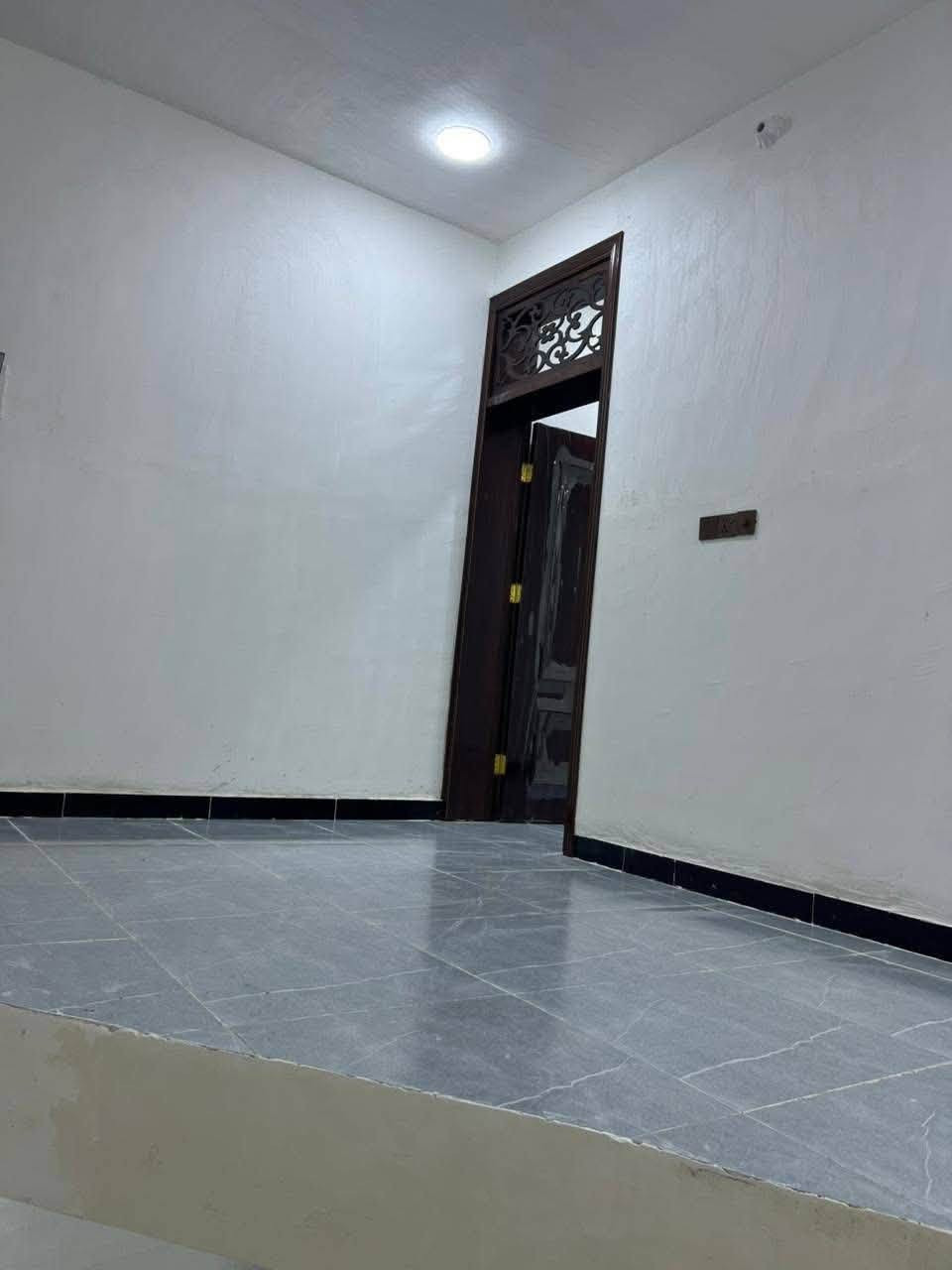 طابو زراعي 25 باسمي بناء حديث يحتوي علا غرفتين درجه اولاً قريب جدا من شارع 100 اي ستفسار ***********
