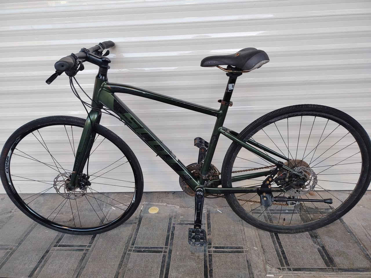 سكوت صناعة يابانية معدن ألمنيوم. حجم الإطار 700x35 تخم تايرات جدد سستم شيمانو التوس 3x9 نضام البريكات دسكات دراجة وضع حاوية السعر ١٥٠ مكاني بغداد مدينة الصدر يوجد توصيل ***********
