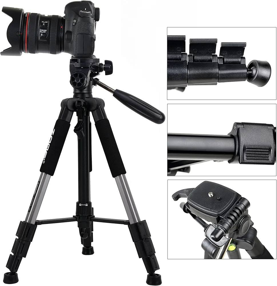 ستاند تصوير من شركة زوم هذا المنتج هو حامل كاميرا ثلاثي القوائم من طراز ZOMEI Q111. 
المادة: مصنوع من سبائك الألومنيوم خفيفة الوزن ومتينة.
الارتفاع: قابل للتعديل ويتراوح بين 47 و 142 سم.
الرأس: يأتي برأس ثلاثي الاتجاهات (Pan-Tilt) يسمح بالتصوير الأفقي والرأسي.
التوافق: مناسب لكاميرات DSLR والهواتف الذكية بفضل لوحة التحرير السريع مع برغي مقاس 1/4 بوصة.
المميزات: يحتوي على خطاف ثقل لإضافة الوزن لتعزيز الاستقرار في الظروف الجوية العاصفة. تواصل خاص او واتساب وبالخدمه ***********
