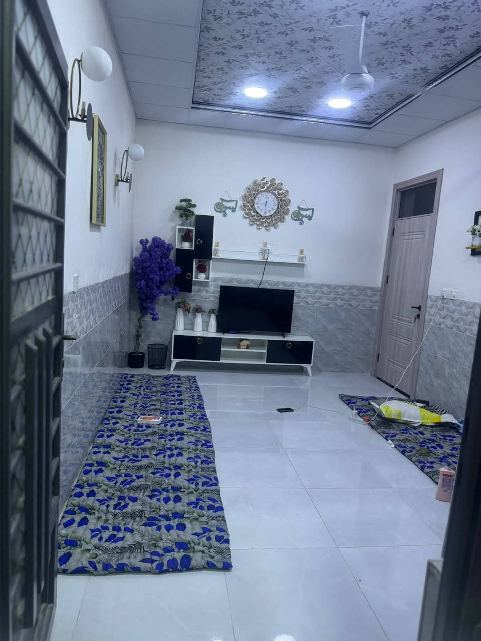 مشتمل ١٢٥ متر طابقين الطابق الثاني موكامل جبيريه٣ غرفتين وصاله ومطبخ استقبال مثل ماموضح السعر ٦٨ مليون بالصور للاستفسار مراجعة مكتب الياقوت للعقار *********** إشارة إلى الأصدقاء 󱢏 @
