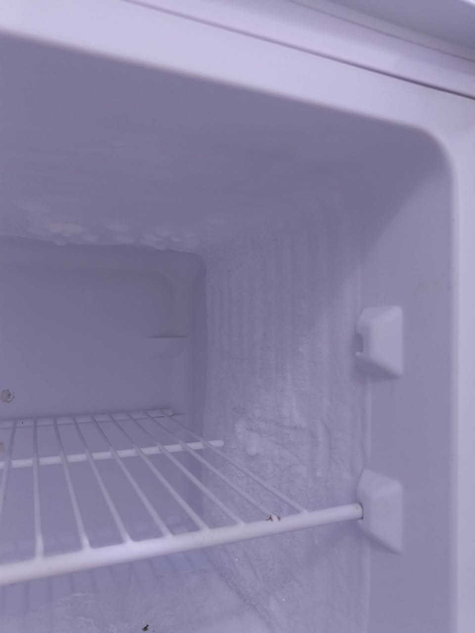 السلام عليكم ثلاجه للبيع نوع بيكو 16 قدم الثلاجه نظيفه جدآ السعر المطلوب 200 الف 
للتواصل ***********
