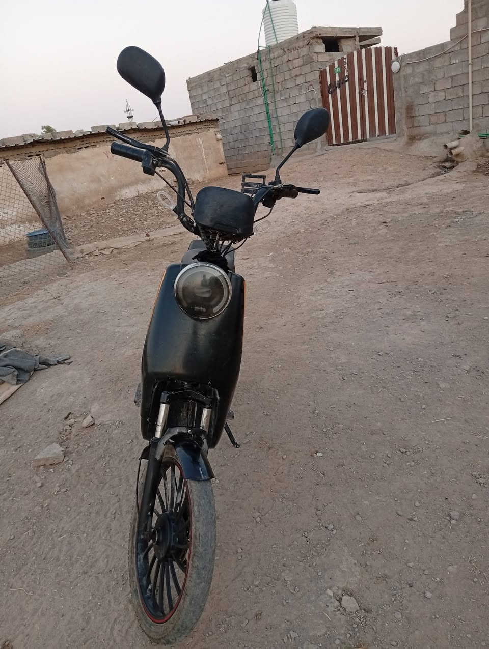 السلام عليكم ماطور شحن مقفول من كل شيء بطاريات من عقل مكاني جانب الايسر جوجلي رقم *********** وموجود واتساب سعر 190
