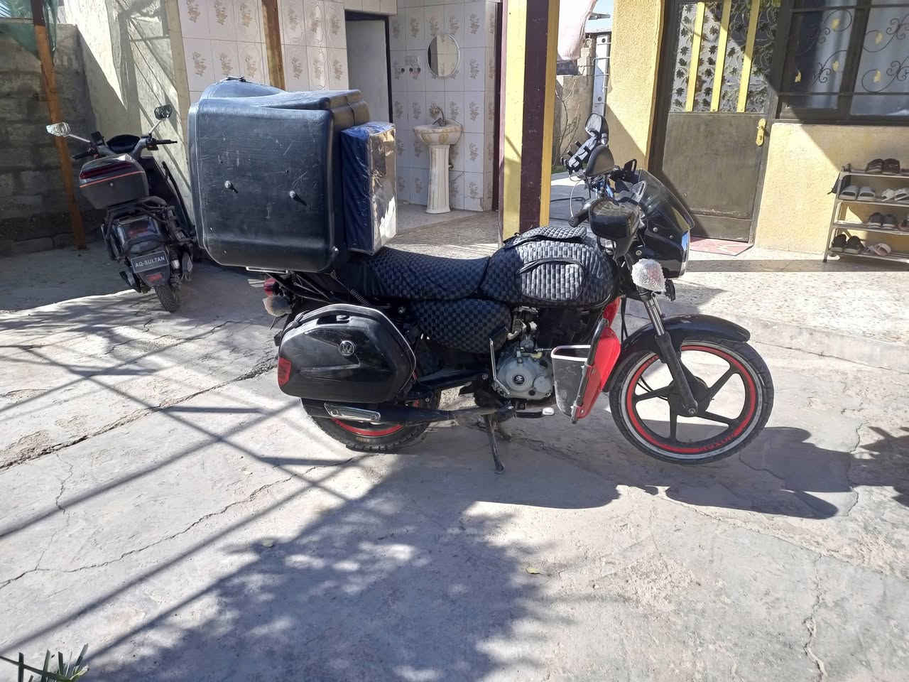 سلام عليكم بوكسر موديل 2022  ماشيه 50الف  تاخذه كبل عقد مروري وتحويل  رايده 2150 وبيه مجال حك الجيه مكاني بغداد المحموديه ***********
***********
