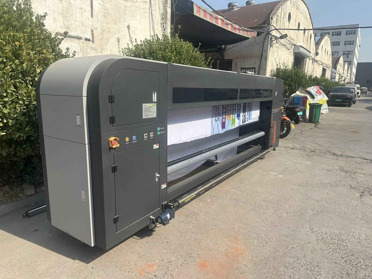 Just received a Liyu 3.2-meter soft film printer in the warehouse, comes with 4 Konica 1024i 13pl print heads. Selling for half priceWhatsapp :+8618203658180
Wechat：18203658180


**إذا كنت صاحب هذا الإعلان وتريد حذفه لأي سبب، رجاءا أرسل رسالة إلى الدعم الفني**
