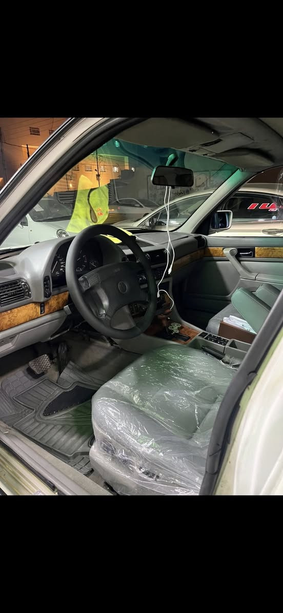 السلام عليكم BMW
حجم 744  V8
موديل92 فول مواصفات تدفئه كشنات
برده خلفيه كهرب
كشنات كهرب 
بدون ضربه بدون اخياس
صبغ فقط احزام جماليه 
صدرامامي خلفي جديد
طخم ويل جديد 
مكينه كير شرط
هزه ورقم جديد 
شرط نشاط فول 
فتحه بل سقف 3 حركات
تبريدتدفئه شغال
سياره شرط ابلاديه 
السياره اني صاحبها 
السعر 75 بيها مجال 
العنوان موصل حى السكر 
*********** 
***********
