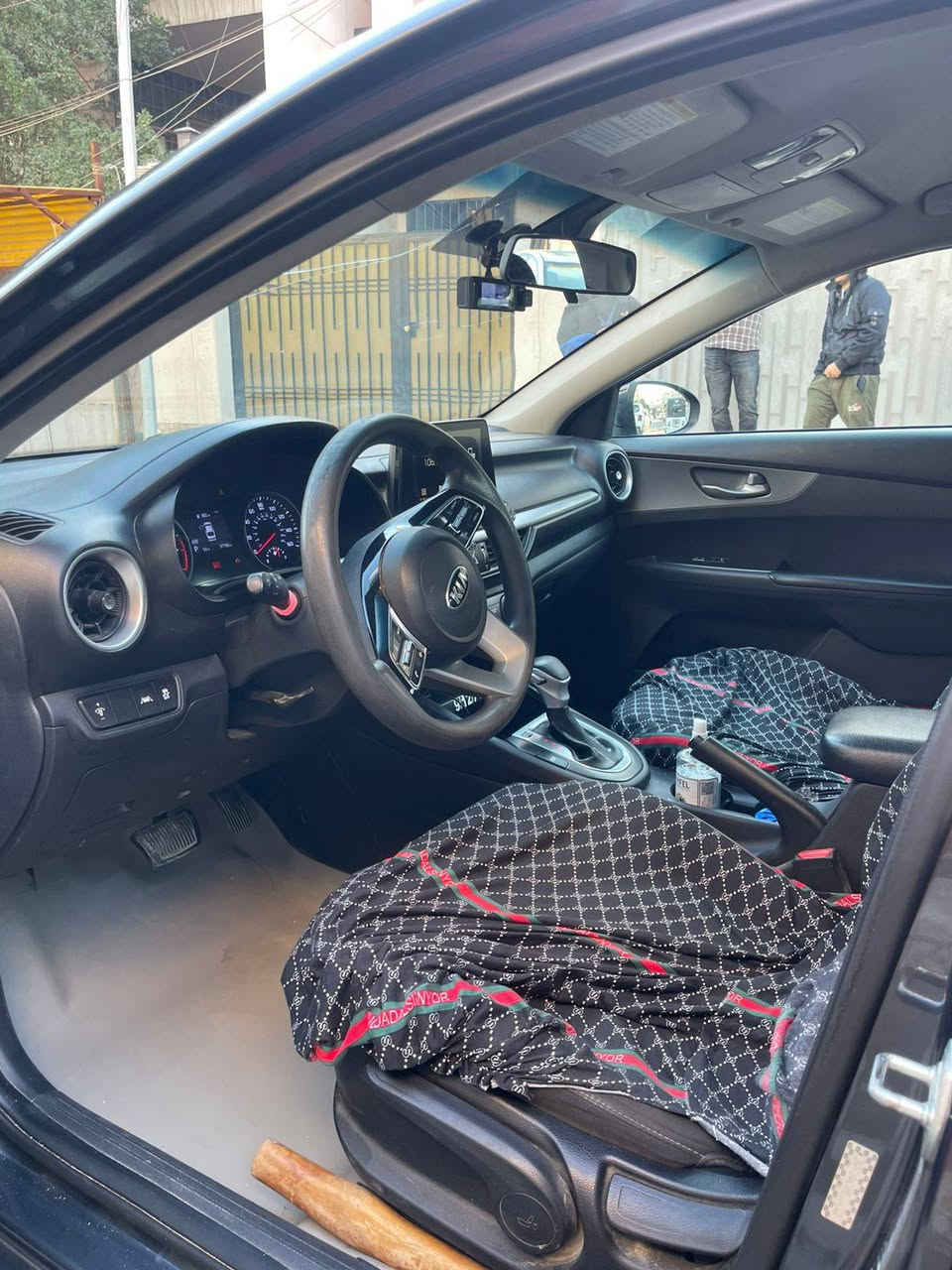 سلام عليكم فورتي 2021 رقم سليمانيه تحويل ثاني يوم وارد امريكي بيها البنيد مبدل والجاملغ بي بارد بدون صبغ سياره ماشيه 97 كير مكينه صدر كفاله السعر 130 وبيها مجال العنوان بغداد حي البنوك ***********
