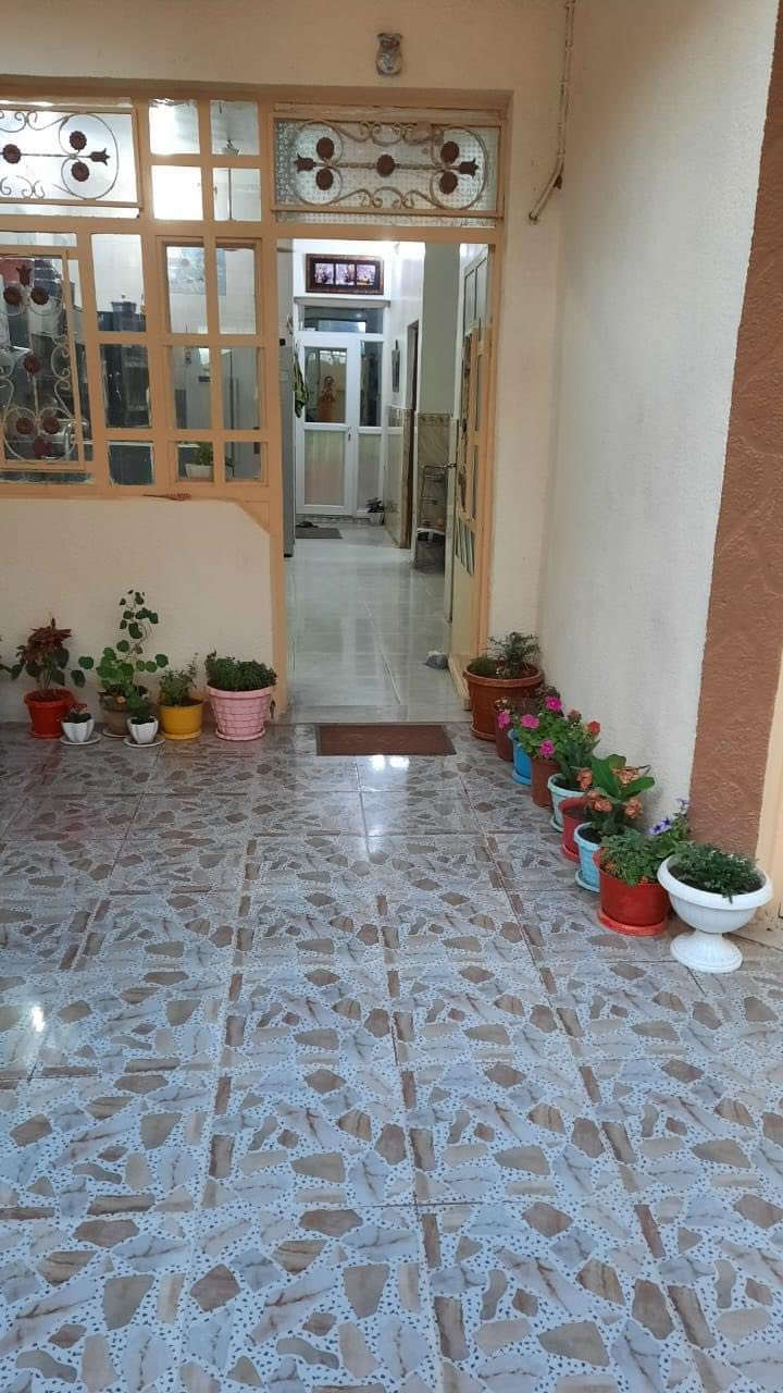 بيت 100 م طابقين طابو زراعي بآسمي سند 25 حي المصطفى نهاية شارع الكليه شارع تبليط ومجاري جوفيه وخطين أبي ماء ومحولة كهرباء خاصه للشارع يحتوي على ثلاث غرف نوم وصاله عدد 2 ومطبخ حار وبارد واستقبال وكراج وثلاثة مجموعه صحيه ،، البيت اخو الجديد 
للآستفسار ***********
