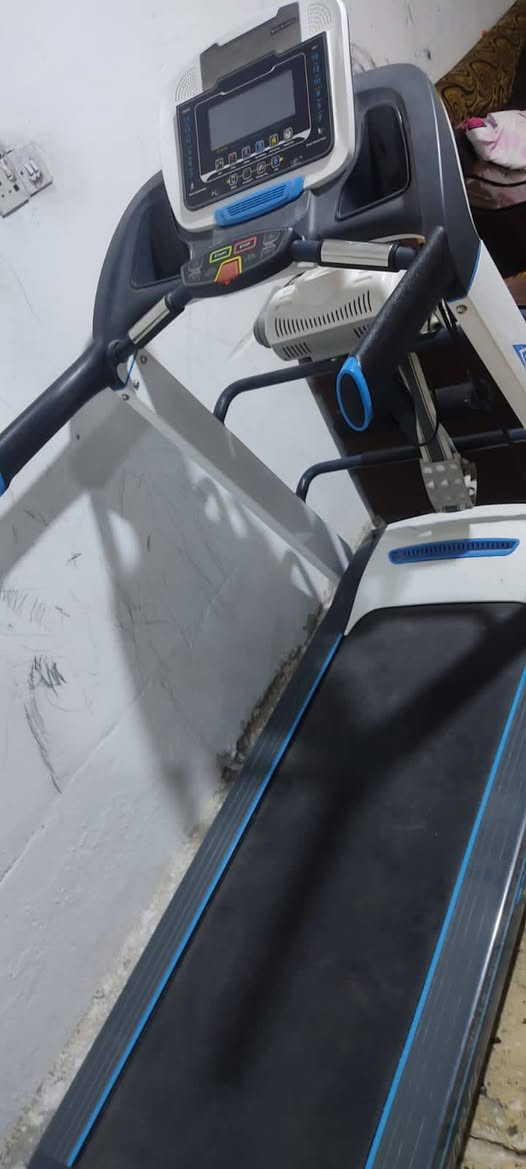 جهاز جري نوعيته MGT الاصلي جبلي يتحمل وزن 200 سعره 400 وبي مجال بس ماطوره عاطل تصليحه بسيط مكان نجف  
تكدر تشتغل موسيقى بي 
بي مروحه 
بي بلوتوث 
جبلي تحدد الارتفاع 
بي نظام حرك سعرات حراريه 
بي نظام يحدد الك وقت 
بي قياس ضغط القلب 
بي جهاز حارق دهون الخواصر او البطن 
سريع كلش سرعته عاليه


**إذا كنت صاحب هذا الإعلان وتريد حذفه لأي سبب، رجاءا أرسل رسالة إلى الدعم الفني**