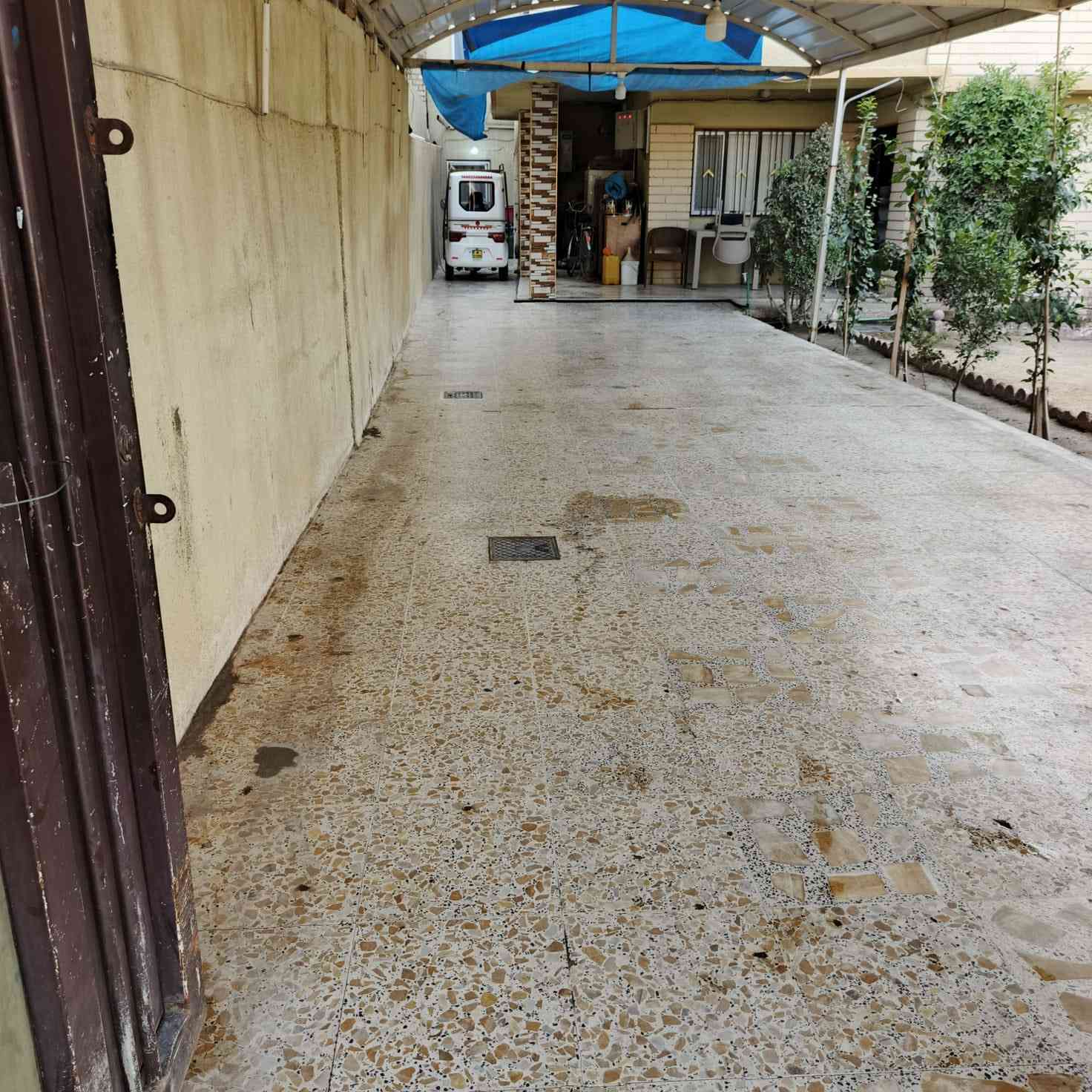 للإيجار 

حي رسالة 

قريب من شارع العلم بشارع الي يدخل ع مدرسه الخليل

المساحه 600 م 4 غرف نوم استقبال 10 م كراج يوسع 4 سيارات حديقه ايجاره
550

‭0786 959 8192‬
