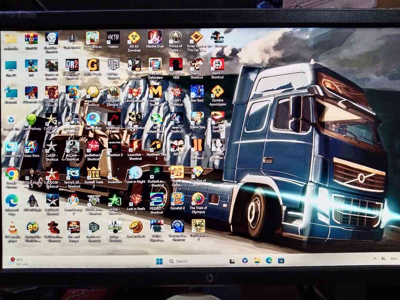 السلام عليكم 
حاسبة دسكتوب تجميع انتل كور 5 جيل الثالث مستعملة نظيفة للبيع 
.....
السعر 170 ألف دينار 
***********
عنوان بغداد زيونة 
البيع بضمان الفحص 
لا يتوفر توصيل 
.....
ملاحظة 
كيس فقط بدون أي ملحقات 
كيس فقط بدون أي ملحقات 
.....
المواصفات 
معالج انتل كور 5 جيل الثالث رقم المعالج 3470
كارد شاشة 4 كيكا AMD R7 240 GDDR5 
هارد 128 كيكا للنظام والبرامج SSD 
هارد 500 كيكا للالعاب والتخزين HDD 
رام 16 كيكا جديد 8+8 تردد 1600 DDR3 
مذربورد جديد جيل الثاني والثالث B75 DDR3 
مشغل اقراص ديفيدي DVD 
.....
الحاسبة تعمل على نظام وندوس 11 وتحتوي على أكثر من 70 لعبة طور القصة اوفلاين مع لعبة ببجي موبايل اونلاين 
.....
مع جزيل الشكر لإدارة المجموعة
