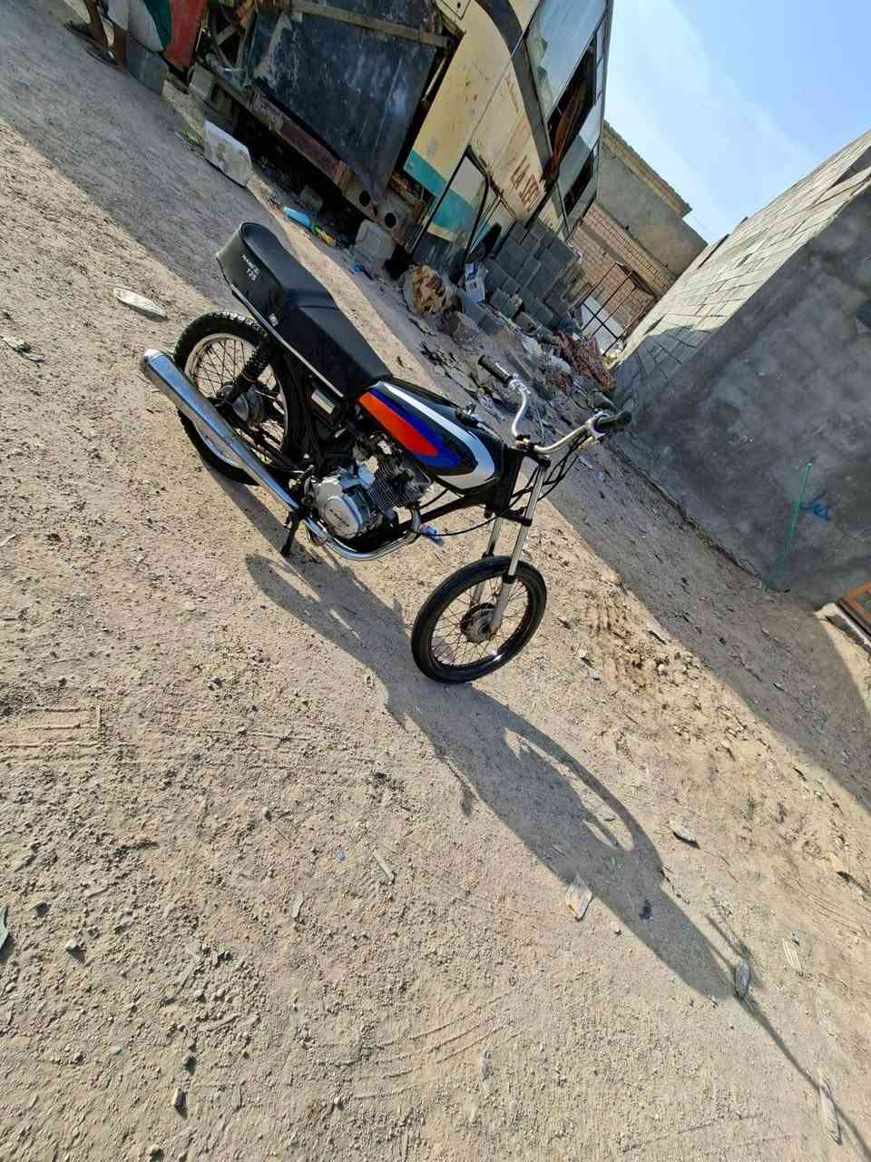 السلام عليكم دراجه ايراني كلك كلك كلك دراجه جاهزه شلعه ومعدل كابريتر جديده مراوس فقط حسب القناعه ماكني بصره زبير  للتواصل ***********
