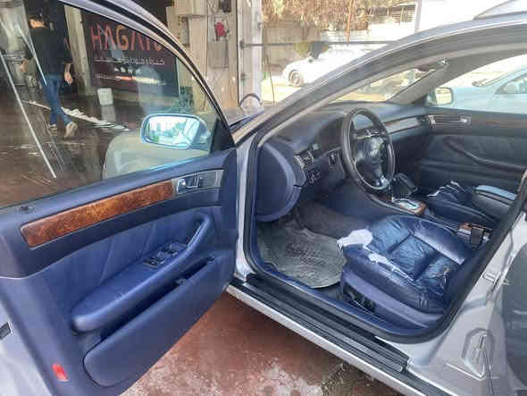 السلام عليكم 
للبيع Audi A4
موديل 2000
محرك V6
كير اوتو Tiptronic
سياره كلش نظيفه 
كهربائيات كلها شغاله و بلاديه بدون جطل
داخل جلد 
سلايد طكتين 
تخم ويل كب بلادي 
و بعد بيها هواي مواصفات
رقم دهوك بأسمي سنويه 2030
السعر ٥٠.  أو مراوس
بيهة مشكلة بل تنميرة مال كير بس
مكاني بغداد البياع

علي ***********
