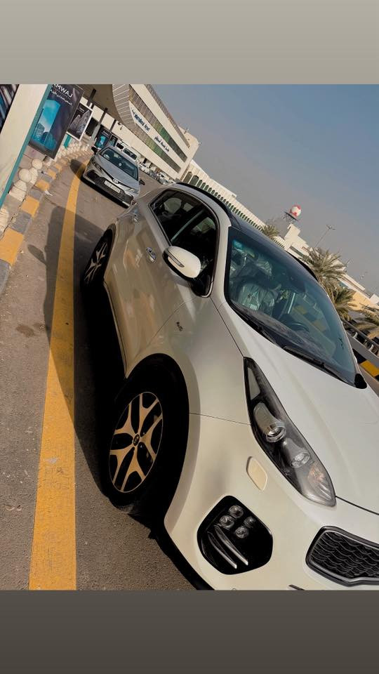 السلام عليكم سبورتج 2018خليجيه
جيتي لاين فول الفول 1/1مواصفات معروفه محرك 2400 السياره بيها طخه خفيفه ب الباب مال الجنطه وطخه بالدعاميه الخلفيه السياره ماشيه 90 الف 
العنوان شارع فلسطين للاستفسار الاتصال ع هذا الرقم ***********
