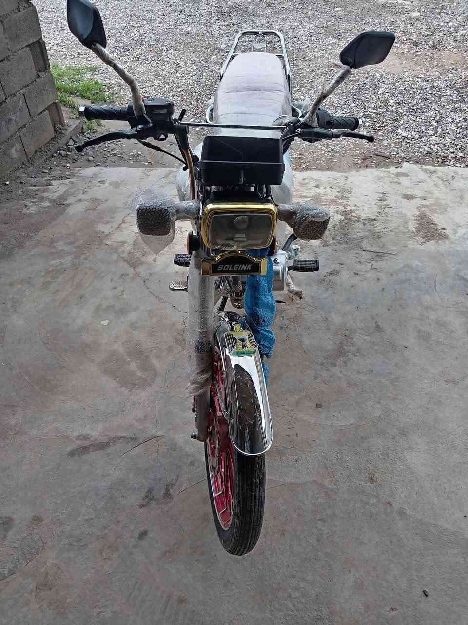 اسلام عليكم دراجه سونلنك ٢٠٢٤ للبيع بعدو جديد شركه مامطخوخ خلاص ماعاده تاير خلفي مبدل جديد
ولباقي شرط شركه. السعر ٦٨٠ وبي مجال قليل
المكان /شميط. /***********
