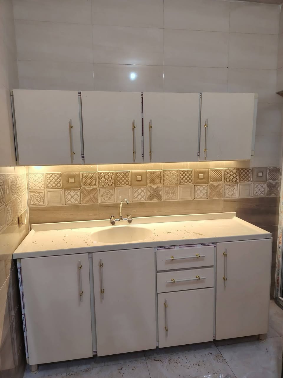 سعر لمتر 110 الف فقط محشي خشب#كاونترات  حسب الطلب محشي خشب   
مع ضمان صيانه لمدة 3 سنوات 
اسعار تنافسيه 🔥🔥 
متوفر استندرات 2متر ارضي مع ملحق  
 مع سنك متر ونص مرمر.    
رقم واتساب /***********
#للجميع 
@إشارة 
#يوجد_نضام_قسط 
#محاويل_المكان_قرب_المدرسة_اكادمية 
#المعرفة_الاهلية
