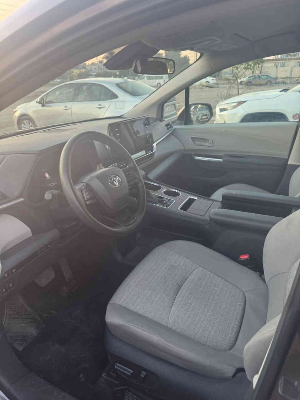 السلام عليكم للبيع فقط تويوتا سينا هايبرد وارد أمريكي موديل 2024 حادثها موضح بالصوره بنيد مصلح ومصبوغ بدون شواصي بدون لغد بدون ايرباك راديترات مي بلادي شركة السعر 255 ورقه مرقمه بغداد ***********
