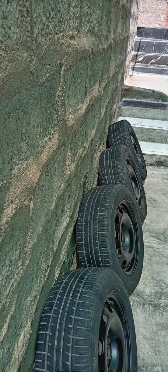 ویلانە عادیە بوسکودە دەبیت تایەکانی 100/85\90خاوینە سەعڕی 180ههزاڕە
***********
