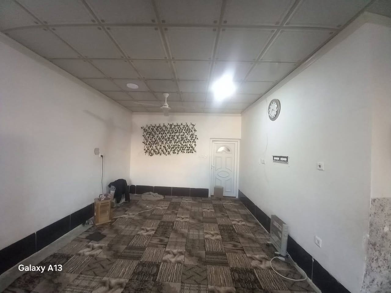 #دار للبيع:--#مساحة 200م
#موقع:--بنجاعلي قرب جامع بلال حبشي 
............... 
فرع عريظ 
#بناء نظيف 
................ 
محتويات 
 /غرفتين  نوم+مطبخ+هول +استقبال +صحيات 
كراج 
.............................. 
سعر 52مليون مجال
.............................. 
للاستفسار اتصال عالرقم
 ***********
***********
راجع مكتب عقارات اسيا
عنوان مكتب سايدين قادسية
