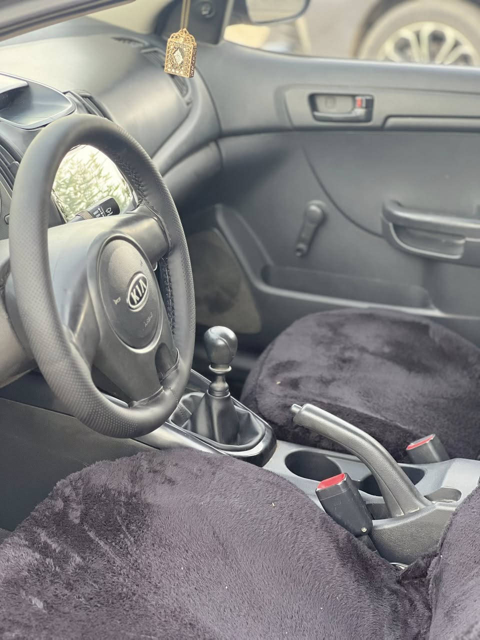 سلام وعليكم سيراتو موديل 2012 سياره كفاله عام بيه جراد خفيف كير محرك كوله شرط مابي اي عيب رقم سنويه كوله جديد صدر كوله ادامه كامل سعر 87 وبيه مجال بسيط عنوان ديالى خانقين معرض الجزيره ***********
