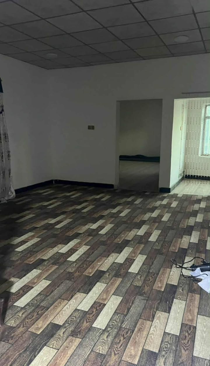 🏡🔥 بيت طابقين – موقع مميز وسعر مغري! 🔥🏡
📍 أبو الخصيب – شارع محولة الزهير
📌 أقرب نقطة: عيادات الكوثر
⏱️ يبعد عن مركز البصرة 10 دقايق فقط
📐 المساحة: 172 متر
🧱 نوع البناء: بلوك
📅 سنة البناء: 2018
🔧 تم الترميم: 2024
📄 الطابو: عراقي + وكالة
🛋️ التقسيم:
🔹 الطابق الأول:
• غرفة نوم
• استقبال
• صالة
• مطبخ
• حمام
🔹 الطابق الثاني:
• 3 غرف نوم
• استقبال
• حمام
✨ بيت مرتب، موقعه حلو، وجاهز للسكن مباشرة
💰 السعر: 115 مليون 🔥
🤝 بي مجال للجادين
📞 للتواصل: ***********
