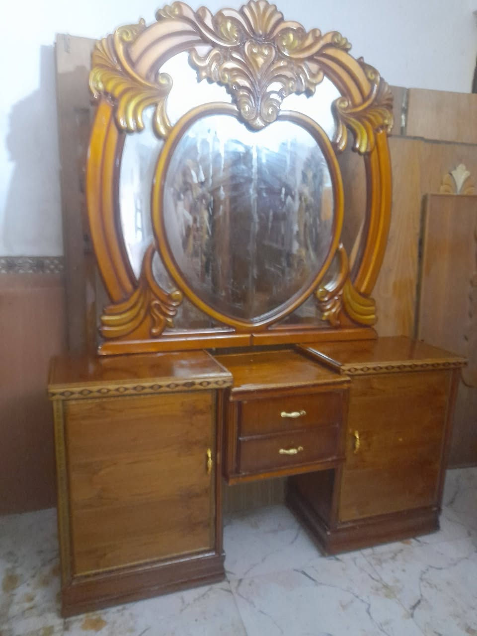 غرفة للبيع صاج ٦ملحق خشبهه حطاطة كاملة نضيفه مابيهه اي نقص مكان بغداد ابوغريب الشهداء لسعر 400قفل تصل على لرقم ***********بي واتساب
