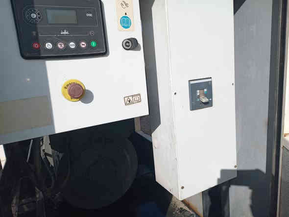 مولدات بيركنز عدد ٢حجم المحرك ١٥٠٦ بلاديات ٢٥٠ كيفي كواتم المكان الناصريه الاتصال على الأرقام *********** او *********** واتساب على الاثير الجاد يتصل
