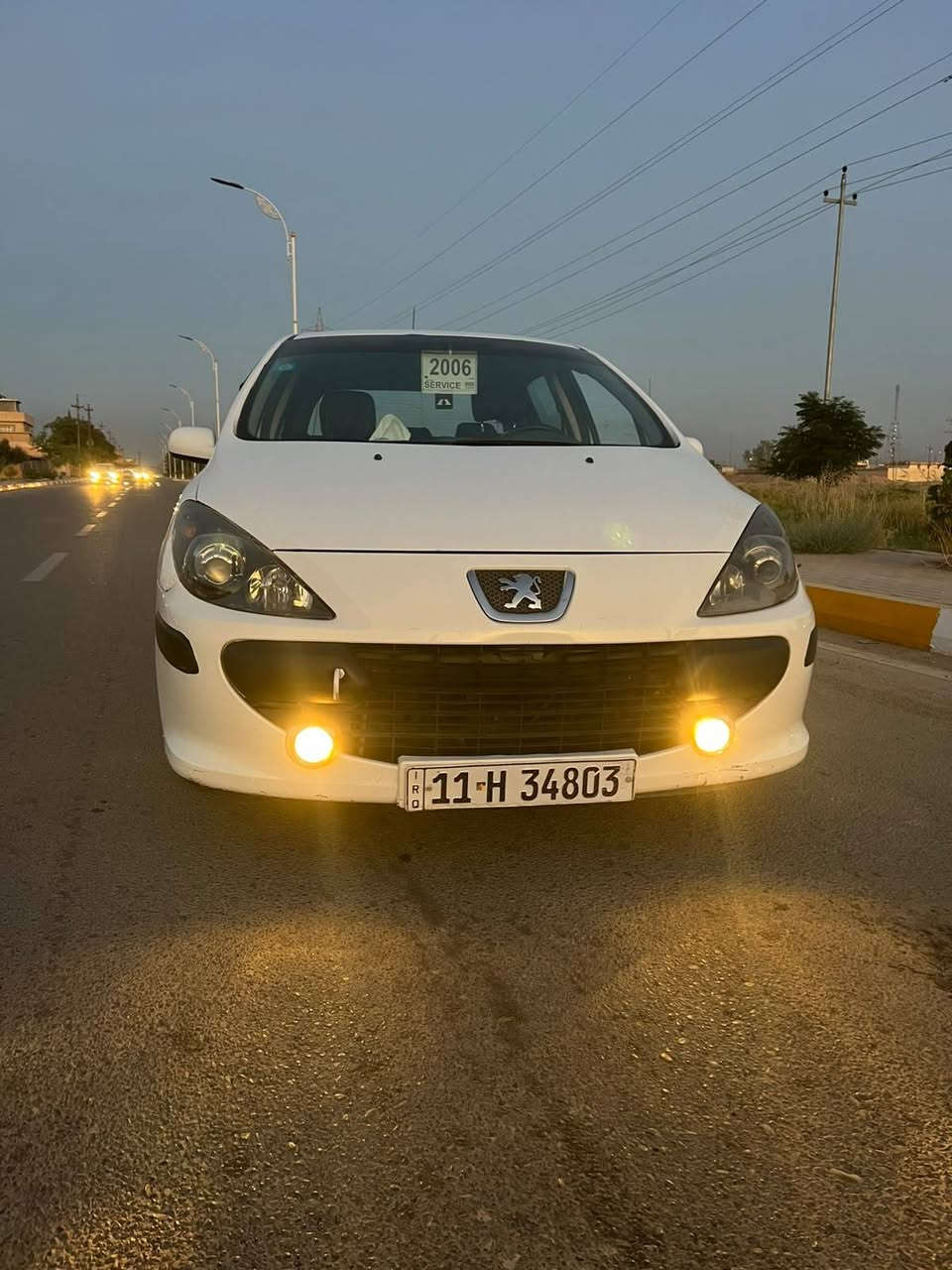 السلام عليكم 
بيجو 307 موديل  2006 السيارة بأسمي سنويه لل2030 رقم انكليزي بغداد هزه جديده 
تخم تاير جديد بالكارتون
كير محرك مكفولات 
ريمونت السيارة جنطة ع الريمونت والبيبان وتصعيد الجام اثناء القفل ايضاً ع الريمونت 
تبريد ثلج 🥶 تدفئه نار 
دشبولها شخط مابي
 شاشة ايباد
سبايدر خلفي بلادي
 حتى ارضيات الشركه وياها
كهربائياتها كلها شغالة مابيها شي ميشتغل 
السيارة شرط اي چطل مابيها 
💐 السعر 53 وبيها مجال بسيط 
السياره وضع شركه بدون صبغ او ضربه خارج او دواخل  بيها ربع الباب سايق وبهلال جاملغ خلفي بس رش بدون قطرة معجون او ضربة ونضافتها تحكم 

للاتصال علرقم
***********
