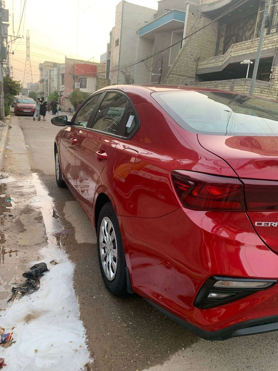 سلام عليكم سيراتو بغداد موديل 21مكينه1600ماشيه 77 بدون صبغ بيهه بارد بل جاملغ الخلفي قليل وبيهه ملاحظات جدن بسيطه سياره جاهز وجديده دوشمه تخم تاير كامله على اخر حبايه سعر 142وببهه مجال  ***********
