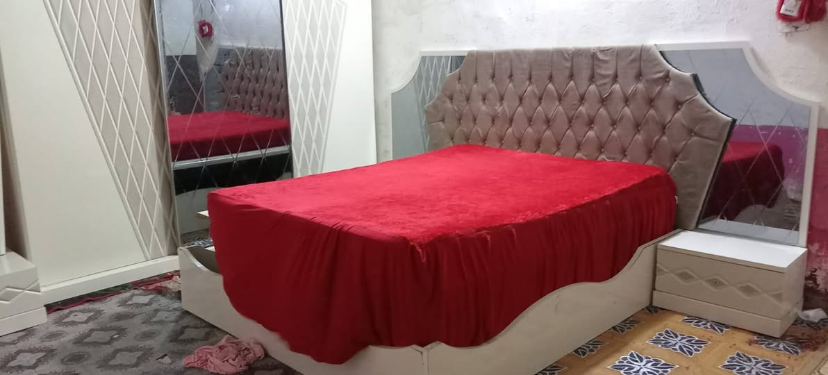 غرفه اخشاب ماليزي للبيع بسعر مناسب ب ٤٠٠ الف وبيهه مجال وللاتصال ع هاذاا الرقم ***********
