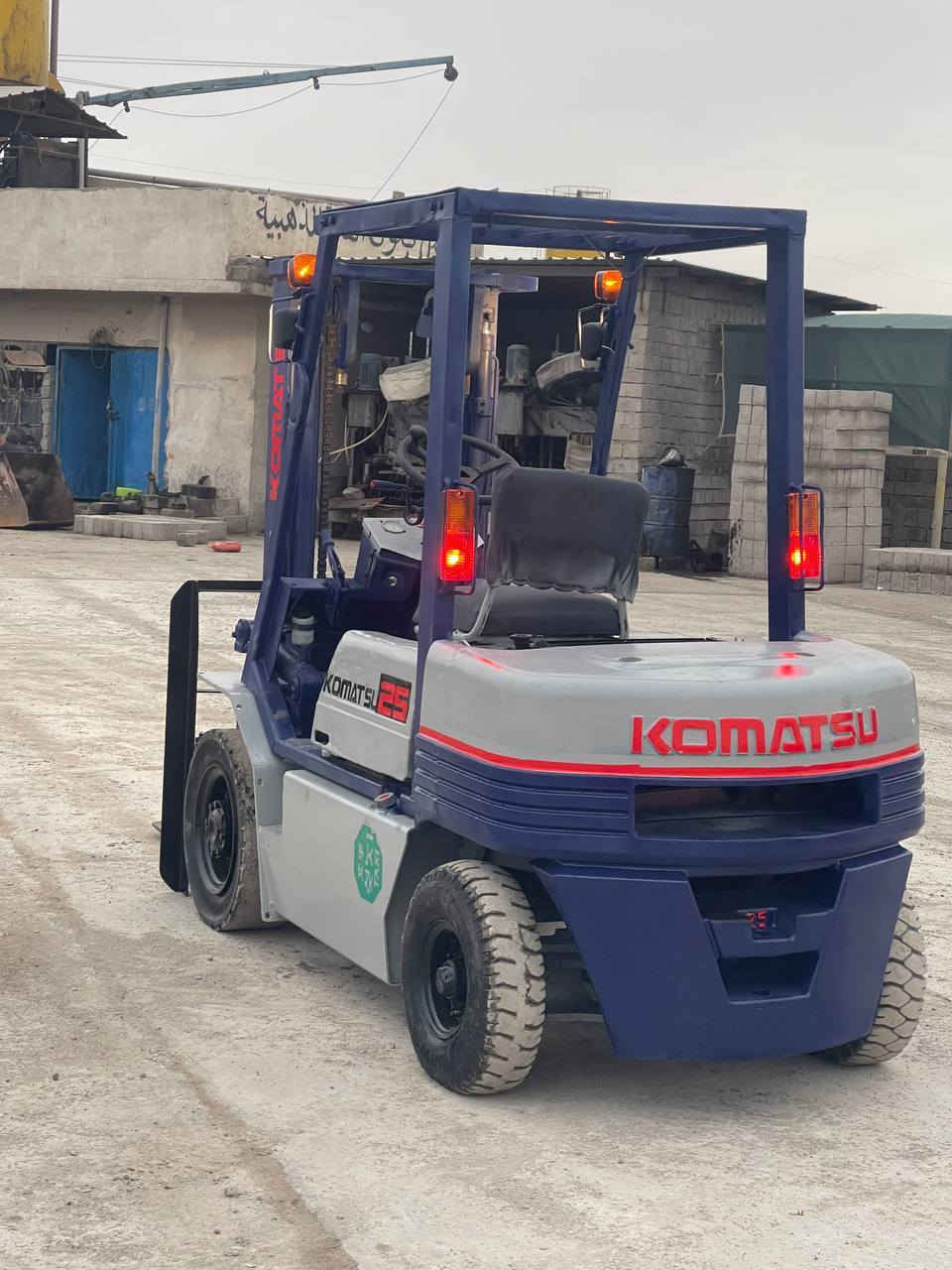 للبيع رافعه شوكيه كوماتسو موديل
1999_ طنين ونص_ جوب حاوية_ ثلاث حركات 
يمين +يسار _كير _محرك_اكسن_ كهربائيات_بشرط_سعر 48$ وبيه مجال للإستفسار ***********
