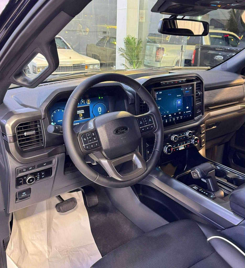 فۆرد F150 
مواسەفاتxlt
شاشە گەورە گێڕ ئەرز(تەیارە)
پێنج کامێرا ڕادار٣٦٠دەرجە 
ئۆتۆ برێک ئۆتۆ هۆڵد
کوشن گەرم سوکان هیتەر
ڕاداری خەتی جادە 
سەیارەکە ١١٠٠٠میل ڕۆشتوە سەنەوی تا ٢٠٣٠تازەیە
دوو پەڵە بۆیاخی هەیە پێش و دوای کەپسە
سەیارەکە زۆر تازەیە و زۆر خاوێنە
سعری:٤٠٥٠٠$ چوار دەفتەر و پێنج ورەقە و مەعامەلەیەکی کەم
ژ.موبایل:*********** السليمانية, العراق
