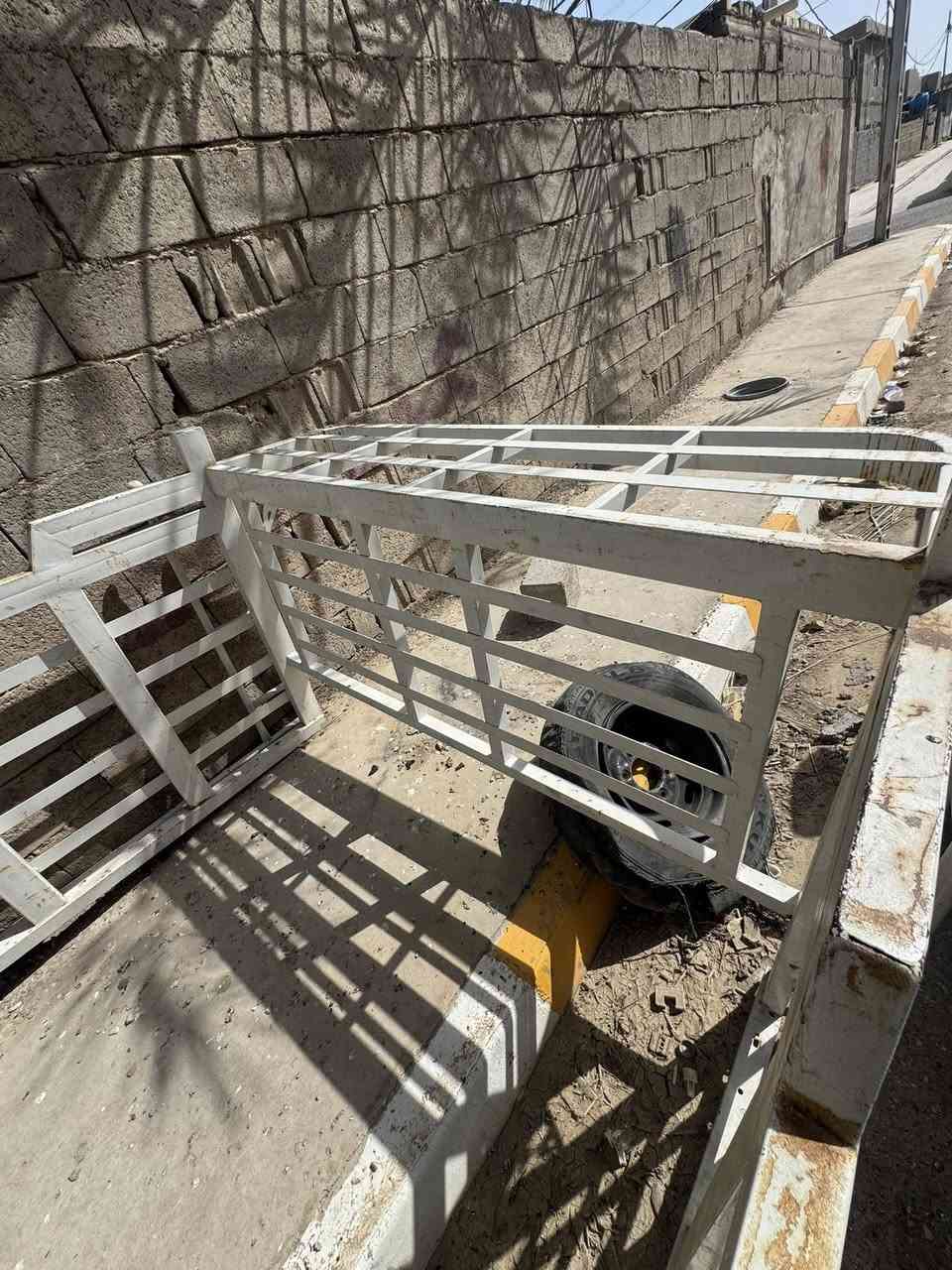 محجر للبيع مكانه واسط صويره ب 300 وبي مجال بسيط  وهاذا رقمي ***********
