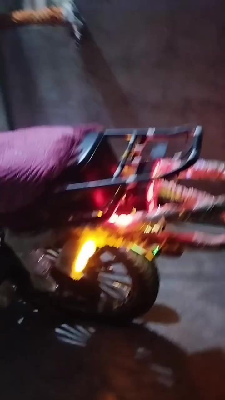 السلام عليكم 
من رخصه الادمن 
#دراجه سونـك
موديل 2025
محرك 200cc اسود
اللون رصاصي 
اوراق: كارتونية
كفاله عامه 
ما ناقصه اي شي مكينه ناعمه
مكانها سنسل 
السعر 800 وبيها مجال 
للستفسار:   خاص
  او على رقم الهاتف:  ***********
