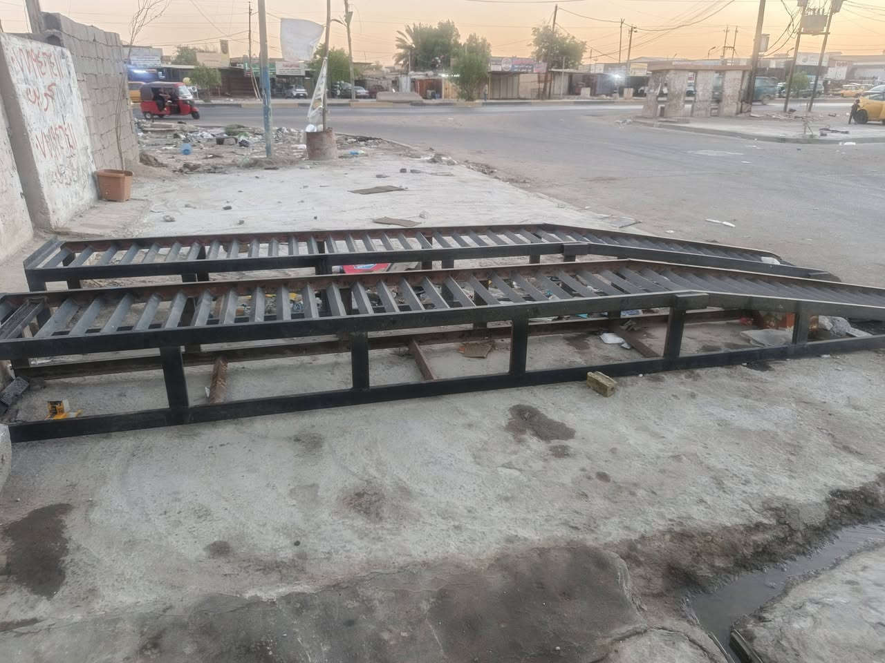 السلام عليكم رمبات جدد مستعملات قليل حديد كله جنل طول سته متر مال كوستر
مكانهن بغداد الزعفرانيه ***********
