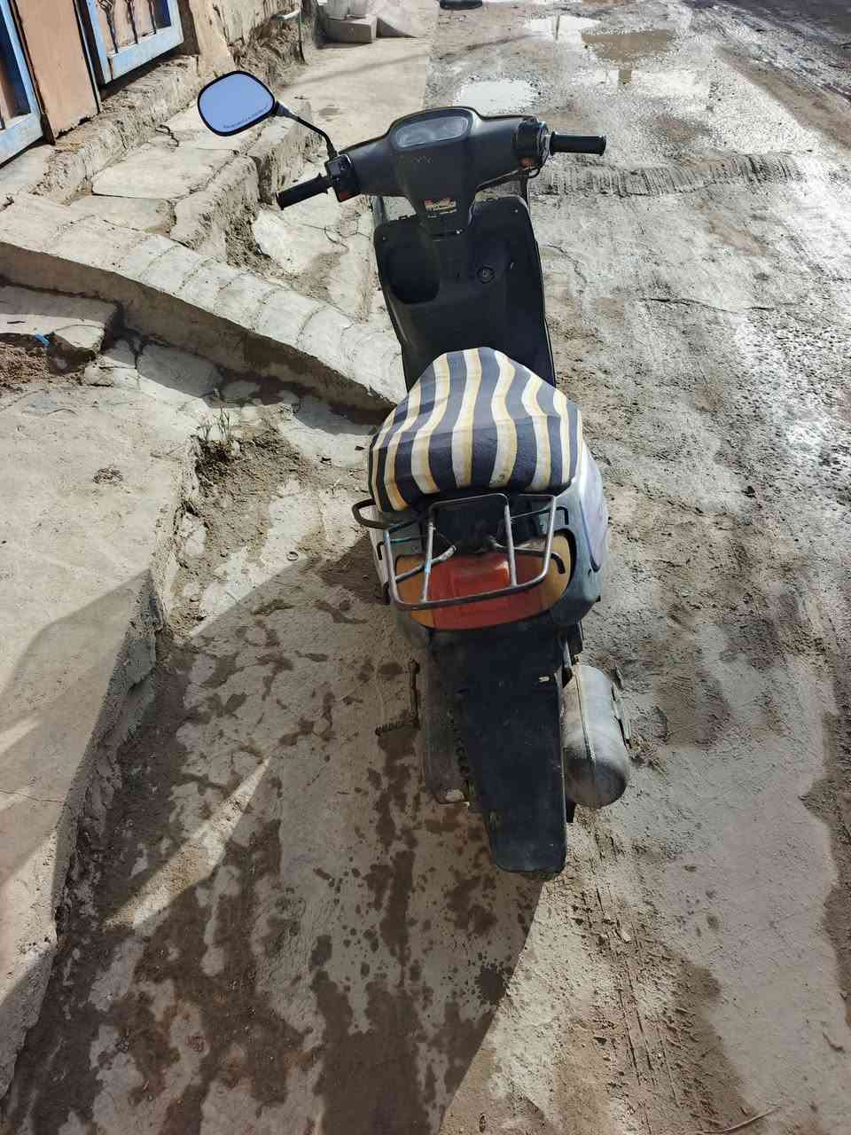 دراجه ام سله مكينه خير من الله شلعه ومعدل كامله عوزها باتري وكلوبات السعر 230 وبيها مجال
# ***********
