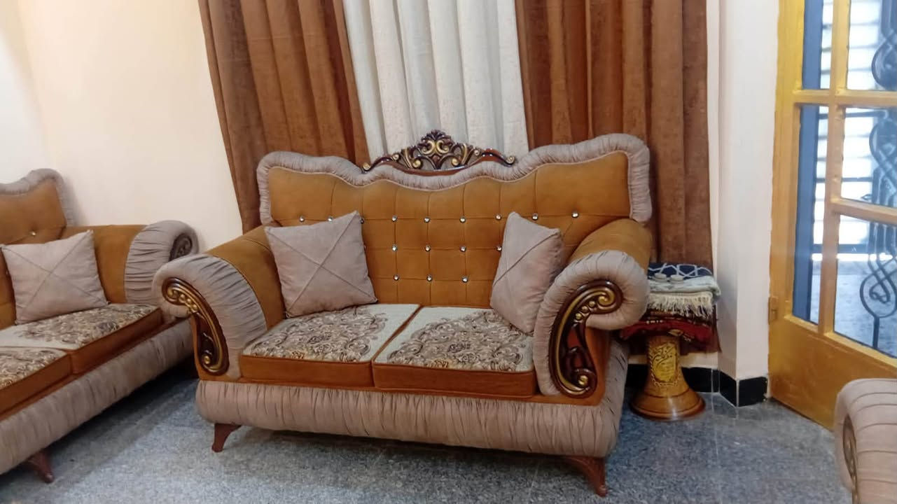 سلام عليكم تخم صالي 4 تشر من مفصله الله شاهد سويته مليون ونص يرضه بي الله تعال اخذه هاذ رقمي جديد من زلغ 10 معقاعد مكاني الغزاليه ***********
