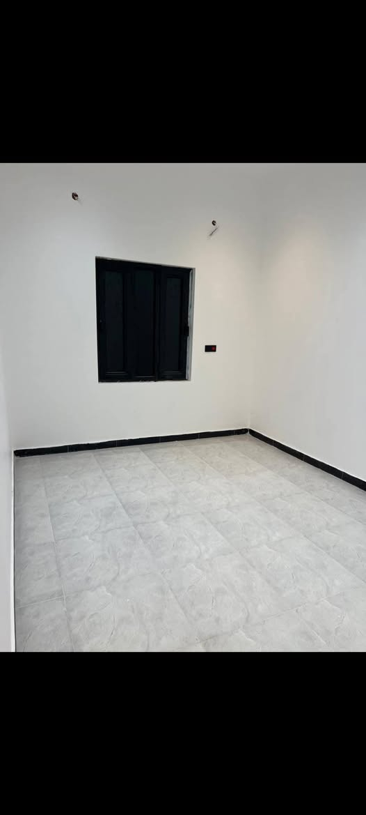 أختر منزل احلامك معا مكتب الذهبي للعقارات والمقاولات العامه 🏠  
استثنائيه بـ مواصفات عصريه حديثه ✨
تستلم مفتاح كامل من كلشي الاناره وغيرها جاهز لسكن 🔑
 البيت طابو عراقي وكاله بـ اسم المشتري ونسخه من الطابو 📄
الموقع .........🔴
البصره ابي الخصيب  منطقه ابو الجوزي 
يطل عل 3 شوارع 
بناء حديث درجه اولى واجهيه فخمه ترتيب هندسي 👷🏻‍♂️  الاساس رفت 

  ————————🔹
يتكون البيت 🏘️  من 2غرف نوم  وصاله ومطبخ و 
صحيات  🛁 

كراج 🚘
المساحه 150 متر 
السعر 110 💵 قابل للتفاوض 
 مكتب الذهبي للعقارات والمقاولات العامه مستمرين بعروض جديده ومميزه💎 
للاستفسار اكثر اتصال او مراسله ..***********...***********
