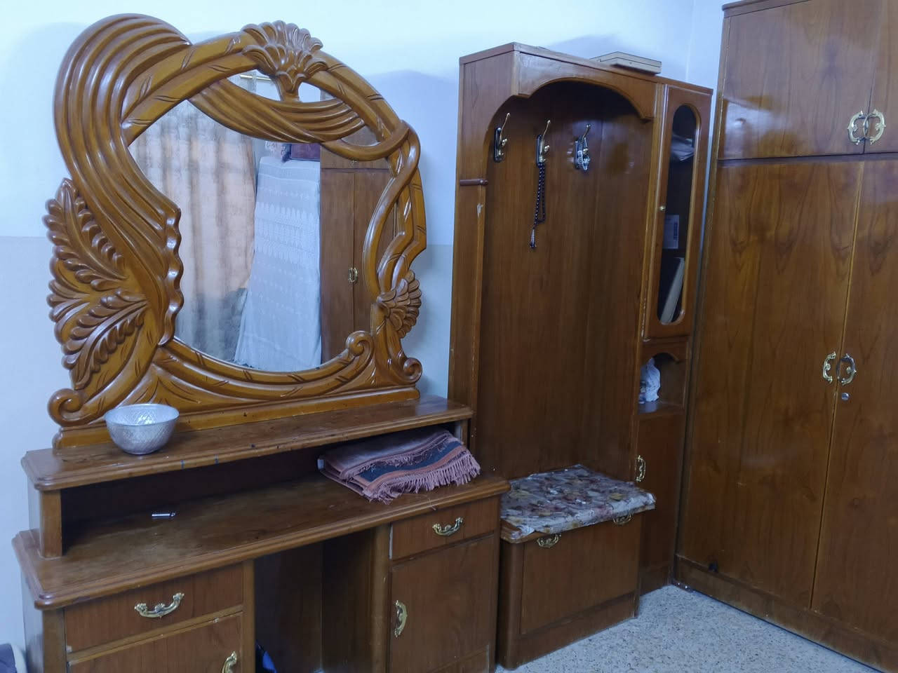 غرفة نوم عراقي مستعمل للبيع ملحق ٥ ابواب شغل ثكيل مابي أي عيب مكان الغرفة الموصل السعر  ٨٠٠ الف لتواصل 
***********
***********
