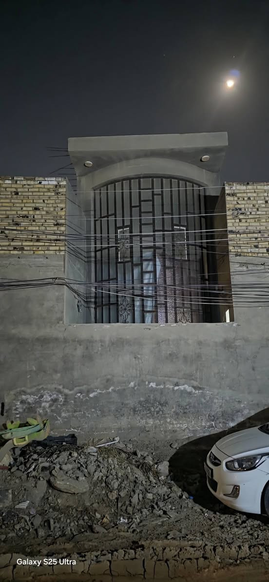 يباع  علئ المبادره خلف التجاري 140 متر الموقع مميز بالاستاذه الثانيه طابق واحد كما موضح بالصور /***********/بسمي البيت سنه البناء 2018 مقابل القبه الذهبيه من جهه الطابو الصرف وله مدخلين من شارع الكرينات عرض الشارع 13 م والمدخل الثاني عرض الشارع 10 م وللعلم البيت ركن قريب من مستشفه المستقبل ومحطه بانزين خانه شارع 80 وقريب من مول نون
