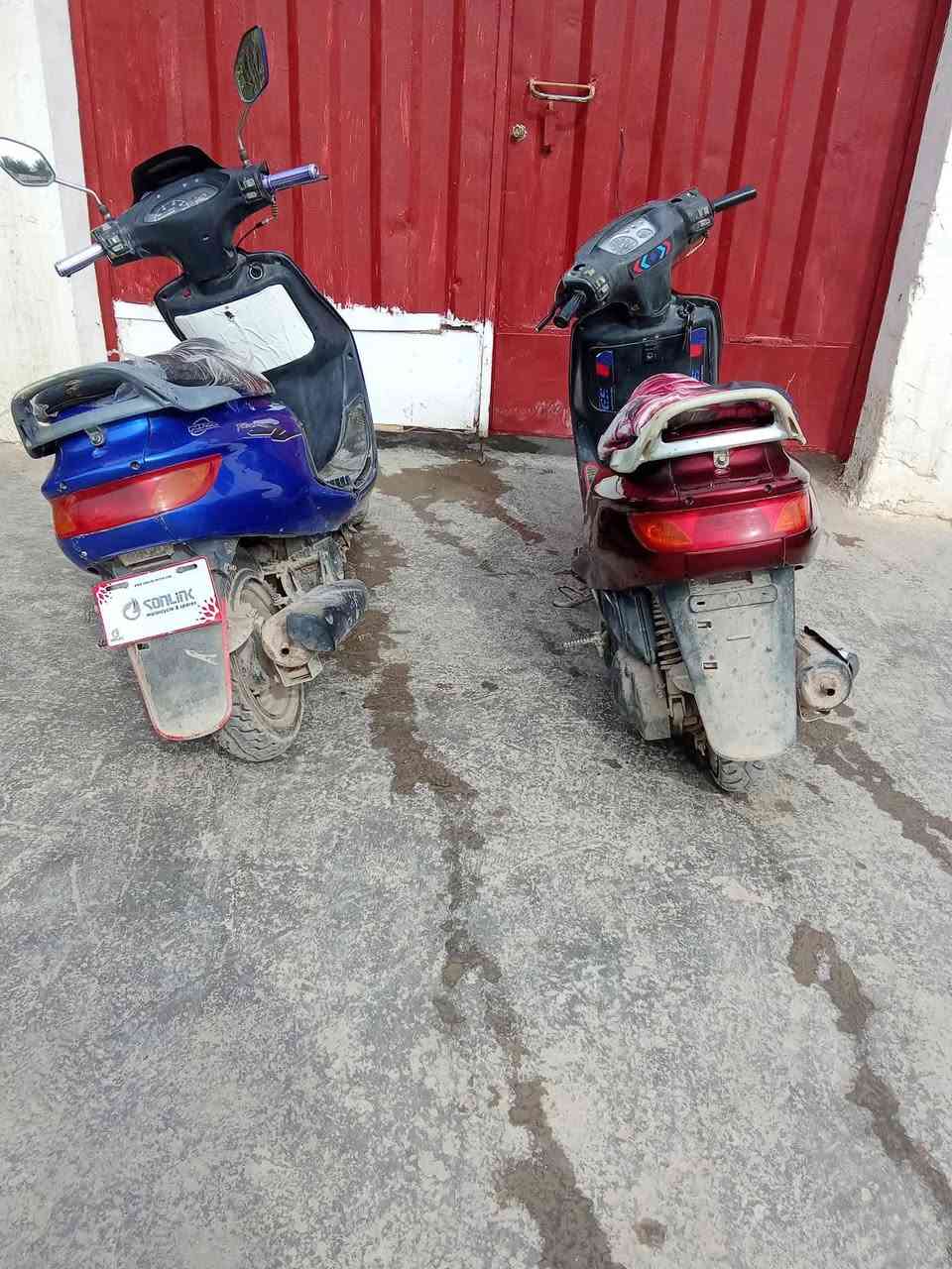 سلام عليكم دراجتين فورتي  فحل ونثيه وحده  سرعه 100 وحده 140 كاملات من كلشي بس يحتاج تاير امامي تعبان. واحد سعر 700 وبيهن مجال رقم *********** العنوان دياله الحديد مدخل الأول
