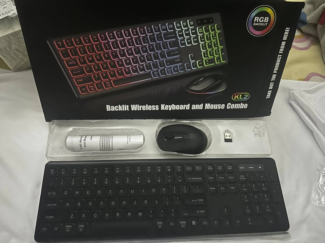 لوحة مفاتيح وماوس لاسلكية من طراز KL2 مزود  بإضاءة خلفية RGB.
السعر 25 الف


**إذا كنت صاحب هذا الإعلان وتريد حذفه لأي سبب، رجاءا أرسل رسالة إلى الدعم الفني**