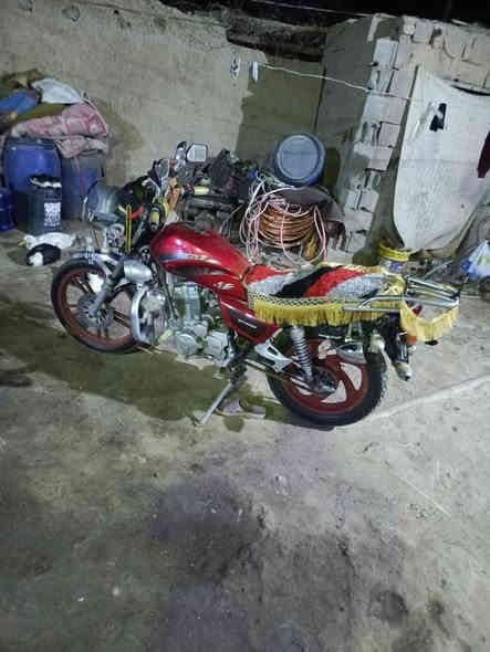 سلام عليكم دراجه لبيع مديل 2014 كلك السعر 450 بيه مجال العنوان واسط قضاء الحي.  *********** يم جسر رقم 2
