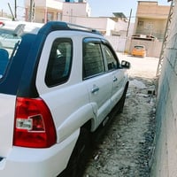 سبورتج 2009 بيها ضوبه يالجاملغ الخلفي وحزام وبيها بارد شويه فوك الجنطه...