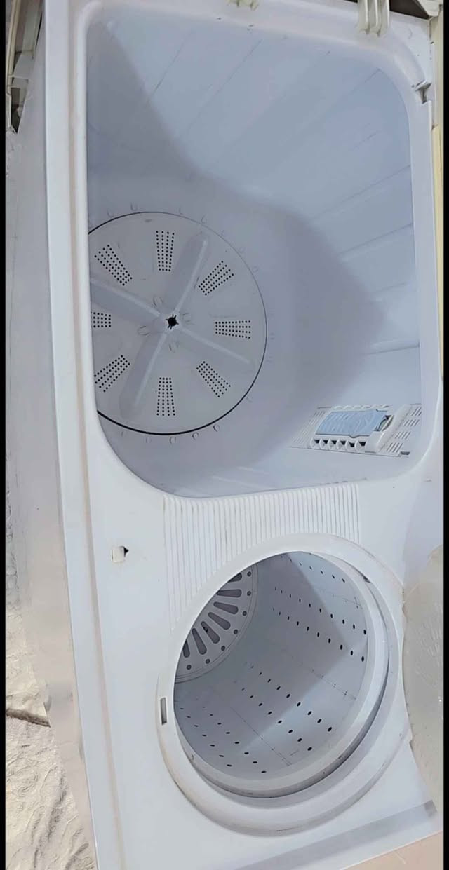 غسالة ملابس نوع كرافت تشتغل ونضيفه كلش ع فحص للإستفسار واتس أو اتصال 
*********** النجف, العراق
