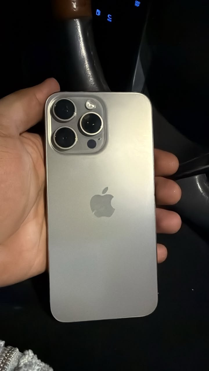 ايفون 15 ذاكرة 256 دبل سيم كارت بطارية 88 جهاز شرط        سعرة 950.                                                        
***********

